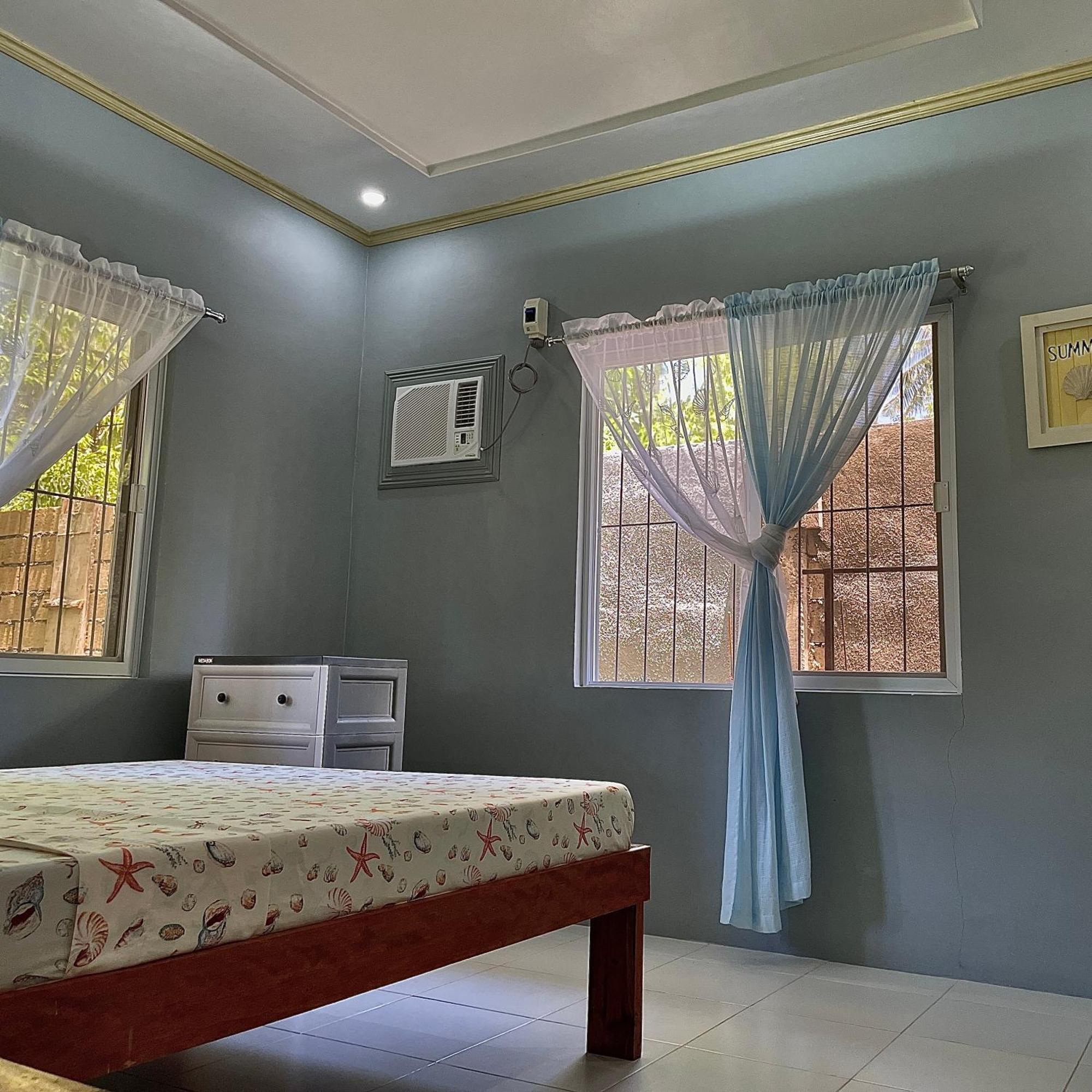 Sabas Beach And Campsite Siquijor Room photo